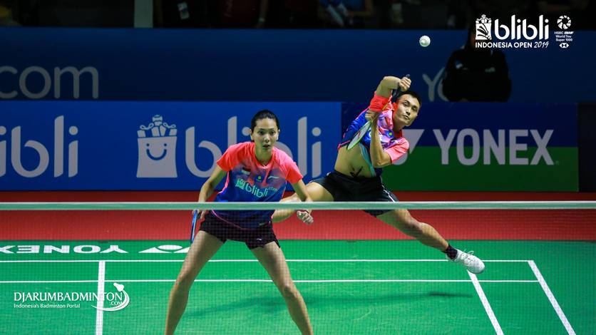 Hafiz Faizal/Gloria Emanuelle Widjaja (Indonesia) melepaskan serangan. Hafiz Faizal/Gloria Emanuelle Widjaja (Indonesia) melepaskan serangan.