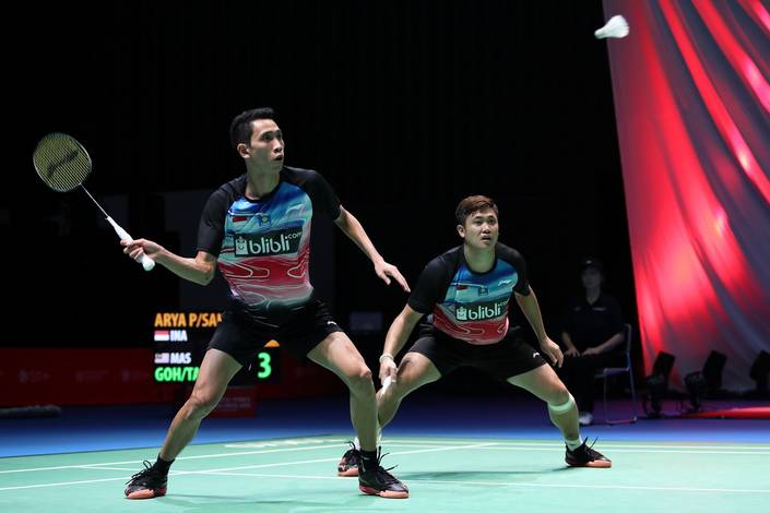 Wahyu Nayaka Arya Pankaryanira/Ade Yusuf Santoso (Indonesia) bersiap menyambut pengembalian. Wahyu Nayaka Arya Pankaryanira/Ade Yusuf Santoso (Indonesia) bersiap menyambut pengembalian.