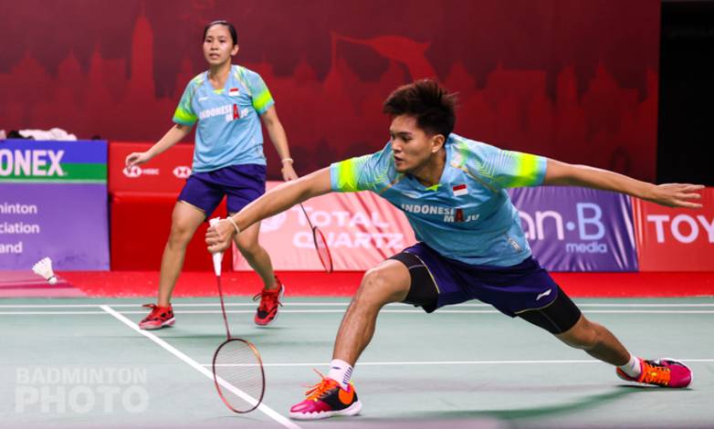 Ganda campuran Indonesia, Adnan Maulana/Mychelle Crhystine Bandaso menyambut pengembalian. (Copyright: Badmintonphoto | Courtesy of BWF) Ganda campuran Indonesia, Adnan Maulana/Mychelle Crhystine Bandaso menyambut pengembalian. (Copyright: Badmintonphoto | Courtesy of BWF)