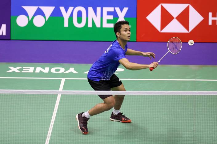 Anthony Sinisuka Ginting (Indonesia) menyambut pengembalian. Anthony Sinisuka Ginting (Indonesia) menyambut pengembalian.