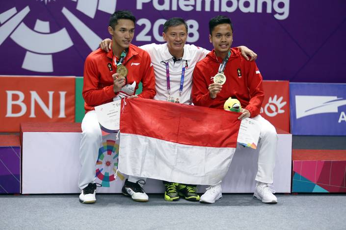 Hendry Saputra bersama Jonatan Christie dan Anthony Sinisuka Ginting di podium. Hendry Saputra bersama Jonatan Christie dan Anthony Sinisuka Ginting di podium.