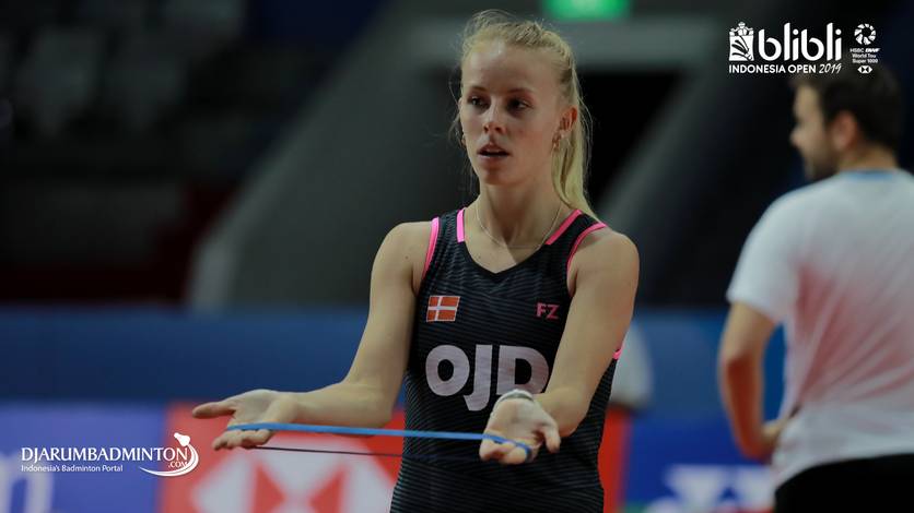 Mia Blichfeldt (Denmark) saat melakukan pemanasan. Mia Blichfeldt (Denmark) saat melakukan pemanasan.