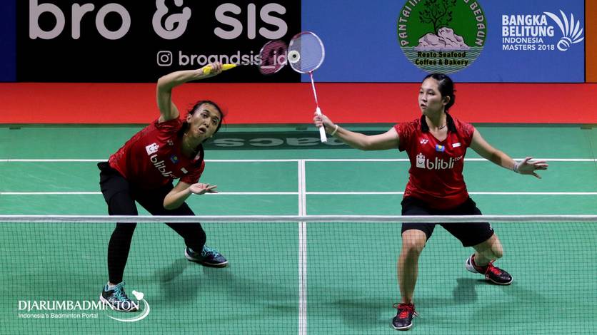 Febriana Dwipuji Kusuma/Ribka Sugiarto (INA) menghadang serangan. Febriana Dwipuji Kusuma/Ribka Sugiarto (INA) menghadang serangan.