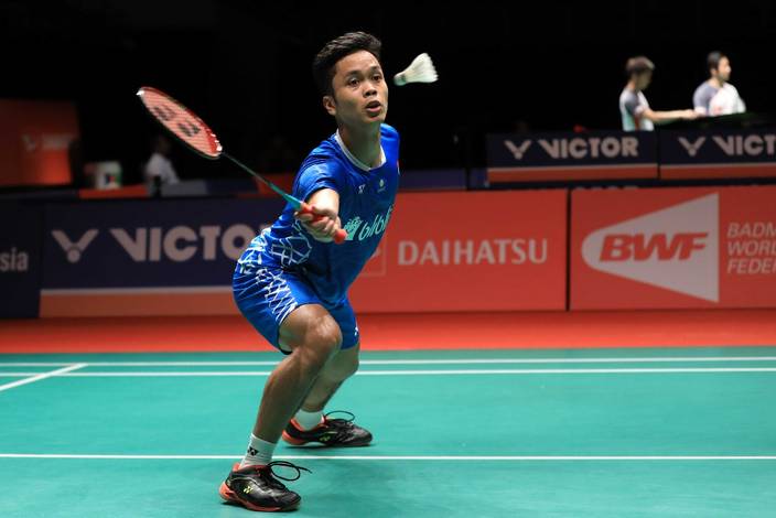 Anthony Sinisuka Ginting bersiap menghadang pengembalian. Anthony Sinisuka Ginting bersiap menghadang pengembalian.