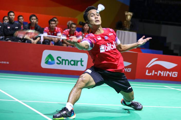 Anthony Sinisuka Ginting (Indonesia) menyambut pengembalian. Anthony Sinisuka Ginting (Indonesia) menyambut pengembalian.