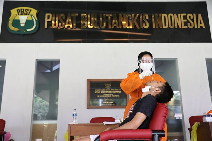 Pemain ganda putra Indonesia, Fajar Alfian saat menjalani tes Swab Antigen di Pelatnas PBSI, Cipayung, Jakarta Timur. (Foto: PP PBSI) Pemain ganda putra Indonesia, Fajar Alfian saat menjalani tes Swab Antigen di Pelatnas PBSI, Cipayung, Jakarta Timur. (Foto: PP PBSI)