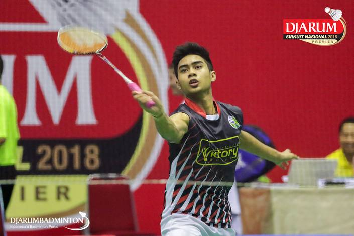 Andi Fadel Muhammad (PB Victory) bersiap menyambut pengembalian. Andi Fadel Muhammad (PB Victory) bersiap menyambut pengembalian.