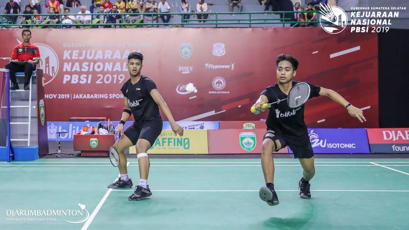 Muhammad Rayhan Nur Fadilah/Rahmat Hidayat (Indonesia) menyambut pengembalian. Muhammad Rayhan Nur Fadilah/Rahmat Hidayat (Indonesia) menyambut pengembalian.