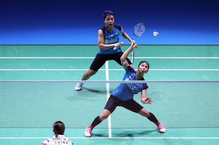Greysia Polii/Apriyani Rahayu (Indonesia) bersiap menyambar pengembalian tanggung. (Foto: PP PBSI) Greysia Polii/Apriyani Rahayu (Indonesia) bersiap menyambar pengembalian tanggung. (Foto: PP PBSI)