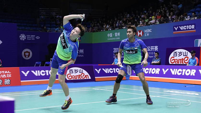 Tontowi Ahmad/Liliyana Natsir bersiap menyambar pengembalian. (Foto: PBSI) Tontowi Ahmad/Liliyana Natsir bersiap menyambar pengembalian. (Foto: PBSI)