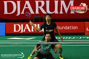Erwin Rendana Purnomo/Riska Ayu Indah Sari (PB Bayu Kencana Pasuruan) bersiap menyambut pengembalian.