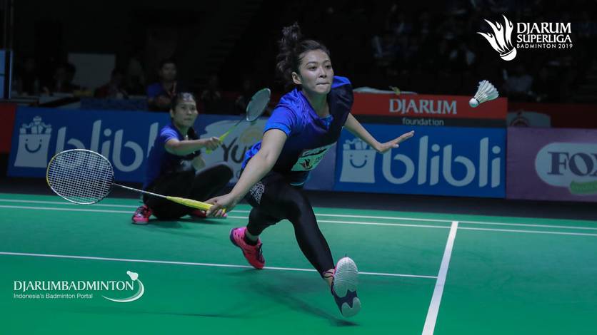 Maretha Dea Giovani/Yulfira Barkah (Mutiara Cardinal) berusaha menggapai pengembalian. Maretha Dea Giovani/Yulfira Barkah (Mutiara Cardinal) berusaha menggapai pengembalian.