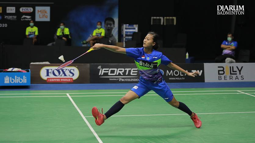 Putri Kusuma Wardani (Indonesia) mengembalikan shuttlecock. Putri Kusuma Wardani (Indonesia) mengembalikan shuttlecock.