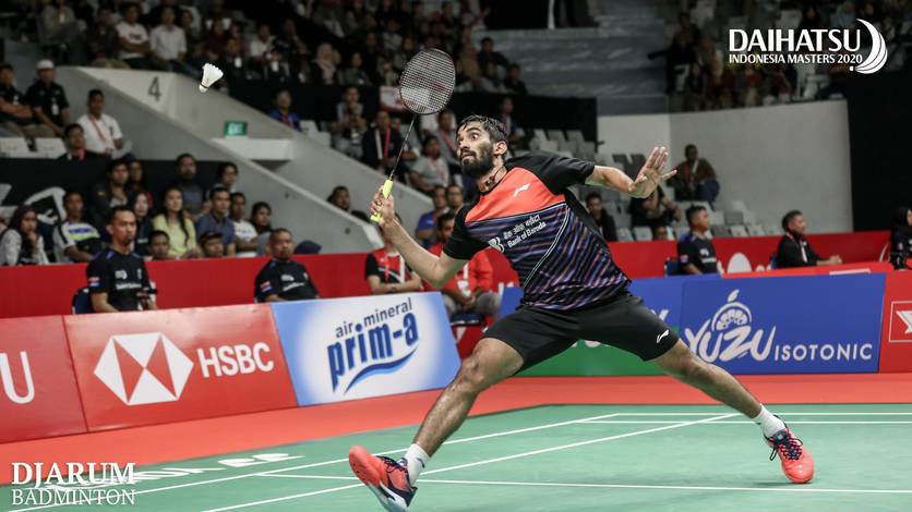 Kidambi Srikanth (India) bersiap menyambut pengembalian. Kidambi Srikanth (India) bersiap menyambut pengembalian.