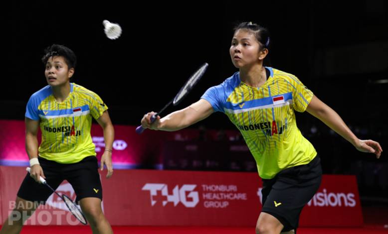Ganda putri Indonesia, Greysia Polii/Apriyani Rahayu mengembalikan shuttlecock. (Copyright: Badmintonphoto | Courtesy of BWF) Ganda putri Indonesia, Greysia Polii/Apriyani Rahayu mengembalikan shuttlecock. (Copyright: Badmintonphoto | Courtesy of BWF)