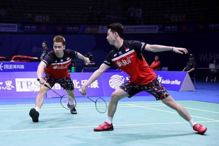 Kevin Sanjaya Sukamuljo/Marcus Fernaldi Gideon (Indonesia) menyambut pengembalian. Kevin Sanjaya Sukamuljo/Marcus Fernaldi Gideon (Indonesia) menyambut pengembalian.