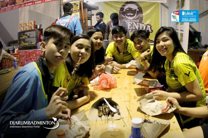 Para Atlet Filipina Saat Berada Di Food Court Area Para Atlet Filipina Saat Berada Di Food Court Area