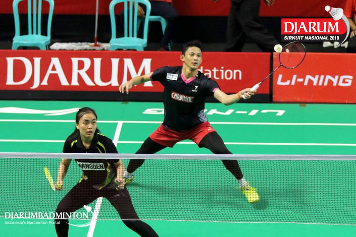 Abdul Kadir Zailani/Linda Mutiara Pertiwi (Mutiara Cardinal) menyambut pengembalian. Abdul Kadir Zailani/Linda Mutiara Pertiwi (Mutiara Cardinal) menyambut pengembalian.