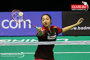 Made Dinda Windiasari (PB Djarum Kudus) menyambar pengembalian.