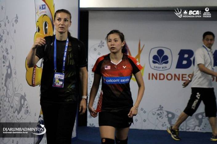 Goh Liu Ying (Malaysia) Bersama Terapisnya Goh Liu Ying (Malaysia) Bersama Terapisnya