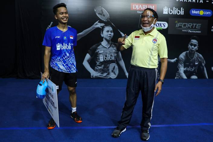 Menteri Pemuda dan Olahraga Indonesia, Zainudin Amali (kanan) saat berbincang dengan Anthony Sinisuka Ginting. Menteri Pemuda dan Olahraga Indonesia, Zainudin Amali (kanan) saat berbincang dengan Anthony Sinisuka Ginting.