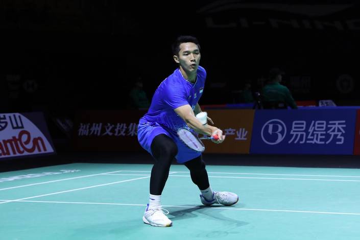 Jonatan Christie (Indonesia) mengembalikan shuttlecock. Jonatan Christie (Indonesia) mengembalikan shuttlecock.
