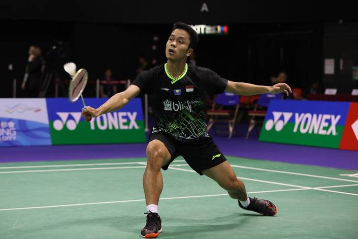 Anthony Sinisuka Ginting (Indonesia) mengembalikan shuttlecock. Anthony Sinisuka Ginting (Indonesia) mengembalikan shuttlecock.