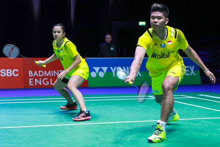 Praveen Jordan/Melati Daeva Oktavianti (Indonesia) menghadang pengembalian. Praveen Jordan/Melati Daeva Oktavianti (Indonesia) menghadang pengembalian.