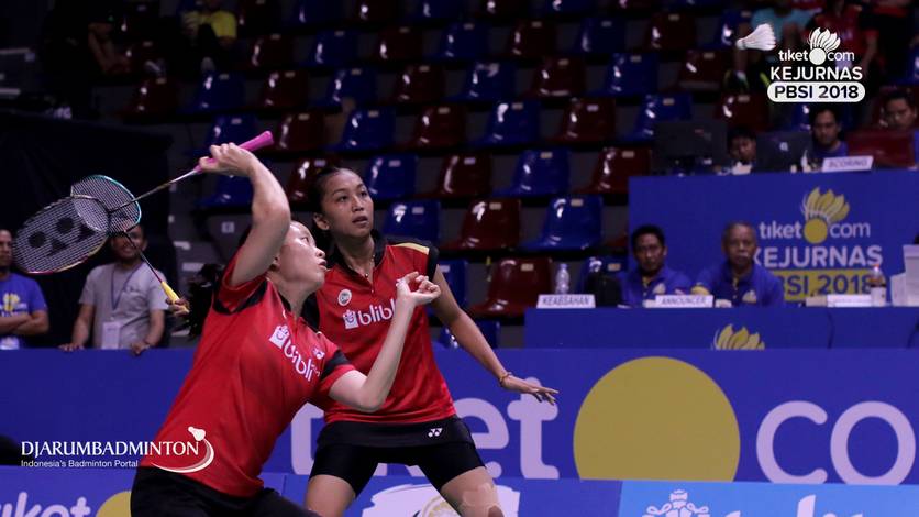 Debby Susanto/Roysita Eka Putri Sari (PB Djarum Kudus) bersiap menghadang pengembalian. Debby Susanto/Roysita Eka Putri Sari (PB Djarum Kudus) bersiap menghadang pengembalian.