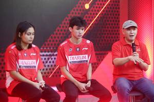 Bernadine Anindya Wardana, Richie Duta Ricardo, & Hendrawan (Djarum Badminton/Edward Luhukay)