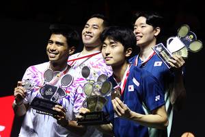 Sabar Karyaman Gutama/Moh Reza Pahlevi & Kim Won Ho/Seo Seung Jae (Djarum Badminton/Edward Luhukay)