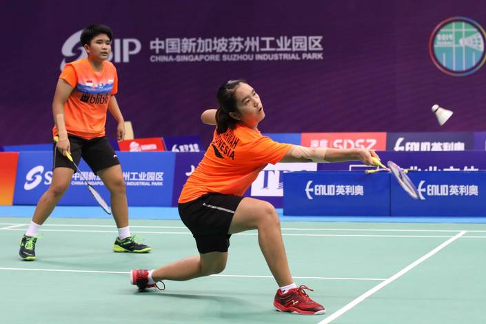 Nita Violina Marwah/Putri Syaikah (Indonesia) mengembalikan shuttlecock. Nita Violina Marwah/Putri Syaikah (Indonesia) mengembalikan shuttlecock.