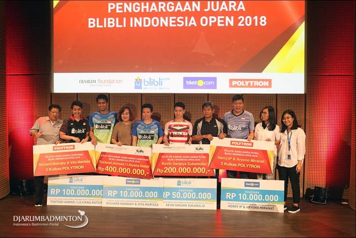 Para Atlet Menerima Bonus di Galeri Indonesia Kaya Para Atlet Menerima Bonus di Galeri Indonesia Kaya