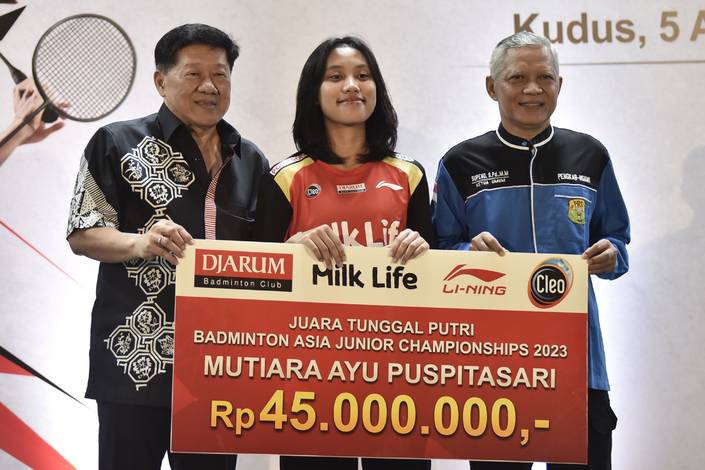 Yoppy Rosimin, Mutiara Ayu Puspitasari, & Supeno (Dok. PB Djarum) Yoppy Rosimin, Mutiara Ayu Puspitasari, & Supeno (Dok. PB Djarum)