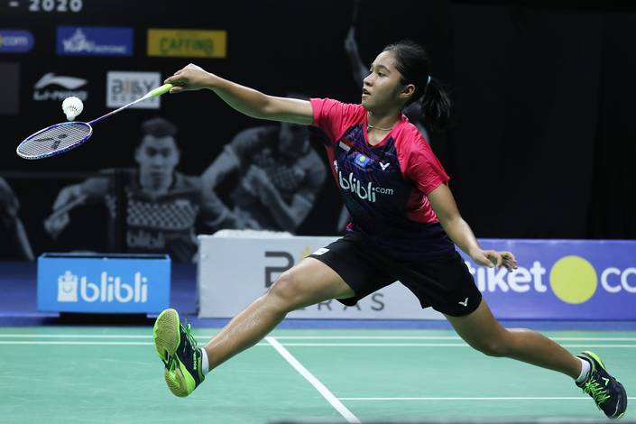 Ester Nurumi Tri Wardoyo mengembalikan shuttlecock. Ester Nurumi Tri Wardoyo mengembalikan shuttlecock.