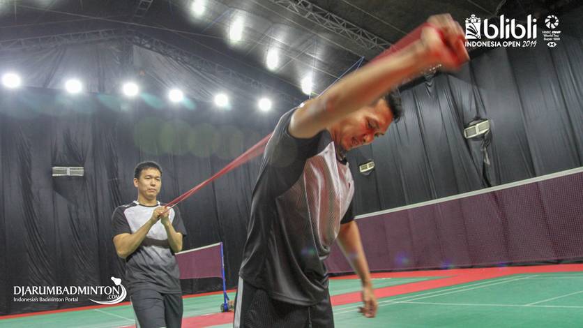 Hendra Setiawan dan M Ahsan melakukan pemanasan di Warming Up Hall Hendra Setiawan dan M Ahsan melakukan pemanasan di Warming Up Hall