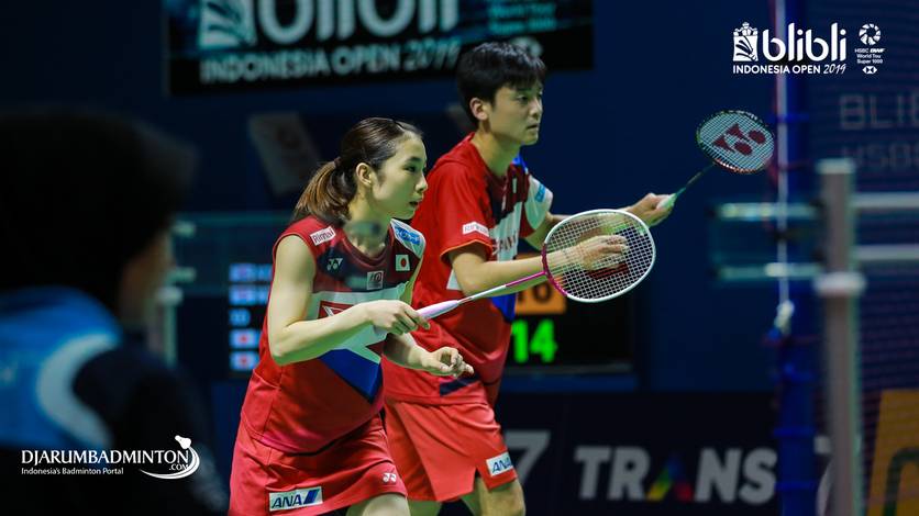Yuki Kaneko/Misaki Matsutomo (Jepang) bersiap menyambut servis. Yuki Kaneko/Misaki Matsutomo (Jepang) bersiap menyambut servis.
