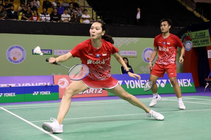 Hafiz Faizal/Gloria Emanuelle Widjaja (Indonesia) menyambut pengembalian. (Foto: PP PBSI) Hafiz Faizal/Gloria Emanuelle Widjaja (Indonesia) menyambut pengembalian. (Foto: PP PBSI)