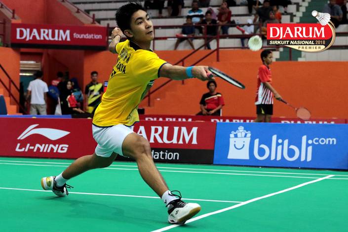 Muhammad Febriansyah (PB Jaya Raya) mengembalikan shuttlecock. Muhammad Febriansyah (PB Jaya Raya) mengembalikan shuttlecock.