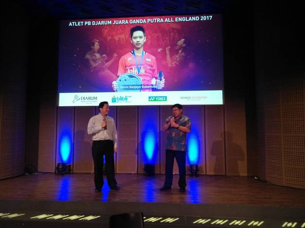 Presiden Direktur Djarum Foundation, Victor Hartono (Kiri) Dalam Sambutannya Bersama Program Director Bakti Olahraga Djarum Foundation, Yoppy Rosimin. (Foto: PB Djarum) Presiden Direktur Djarum Foundation, Victor Hartono (Kiri) Dalam Sambutannya Bersama Program Director Bakti Olahraga Djarum Foundation, Yoppy Rosimin. (Foto: PB Djarum)