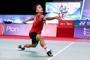 Anthony Sinisuka Ginting (Indonesia) mengambalikan shuttlecock. (Copyright: Badmintonphoto | Courtesy of BWF)