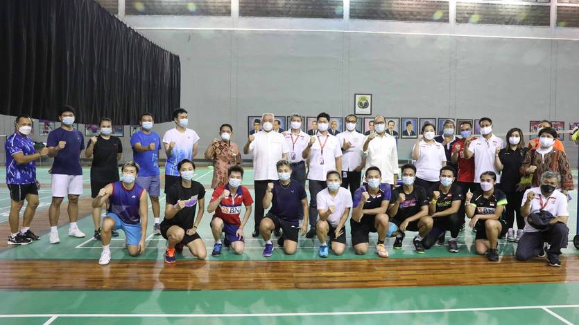 Tim bulutangkis Indonesia untuk Olimpiade Tokyo 2020 bersama NOC Indonesia. (Foto: PP PBSI) Tim bulutangkis Indonesia untuk Olimpiade Tokyo 2020 bersama NOC Indonesia. (Foto: PP PBSI)