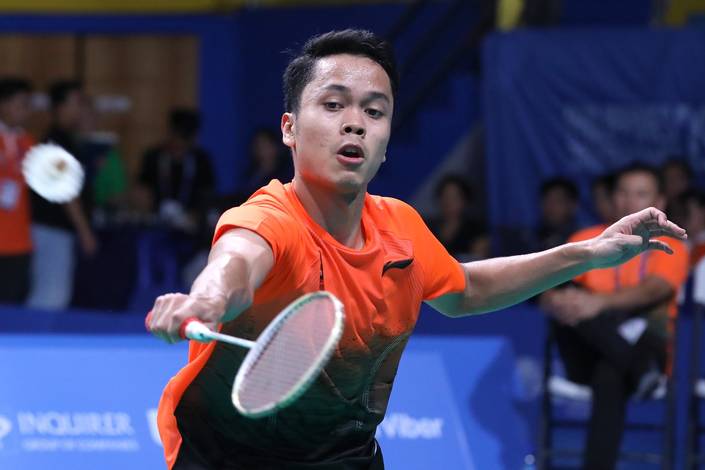 Anthony Sinisuka Ginting (Indonesia) mengembalikan shuttlecock. Anthony Sinisuka Ginting (Indonesia) mengembalikan shuttlecock.