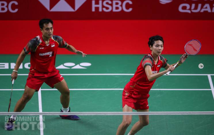 Hafiz Faizal/Gloria Emanuelle Widjaja (Indonesia) menyambut pengembalian. (Copyright: Badmintonphoto | Courtesy of BWF) Hafiz Faizal/Gloria Emanuelle Widjaja (Indonesia) menyambut pengembalian. (Copyright: Badmintonphoto | Courtesy of BWF)