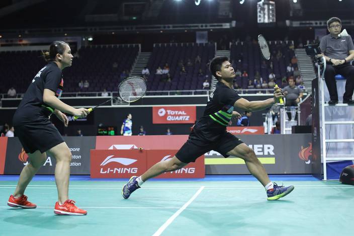 Praveen Jordan/Melati Daeva Okavianti (Indonesia) bersiap menyambut pengembalian. Praveen Jordan/Melati Daeva Okavianti (Indonesia) bersiap menyambut pengembalian.