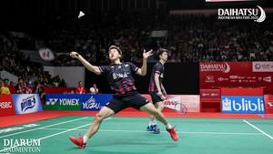 Kevin Sanjaya Sukamuljo/Marcus Fernaldi Gideon (Indonesia) menyambut pengembalian.