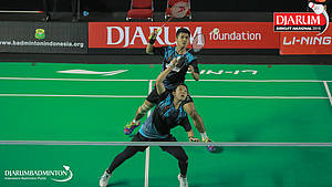 Muliadi Rizka Saputra/Trisma Arlisa Septiana (PB Pratama Badminton Academy) bersiap menyambar pengembalian.