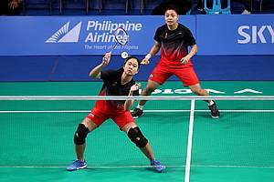 Ni Ketut Mahadewi Istarani/Apriyani Rahayu (Indonesia) bersiap menghadang pengembalian.
