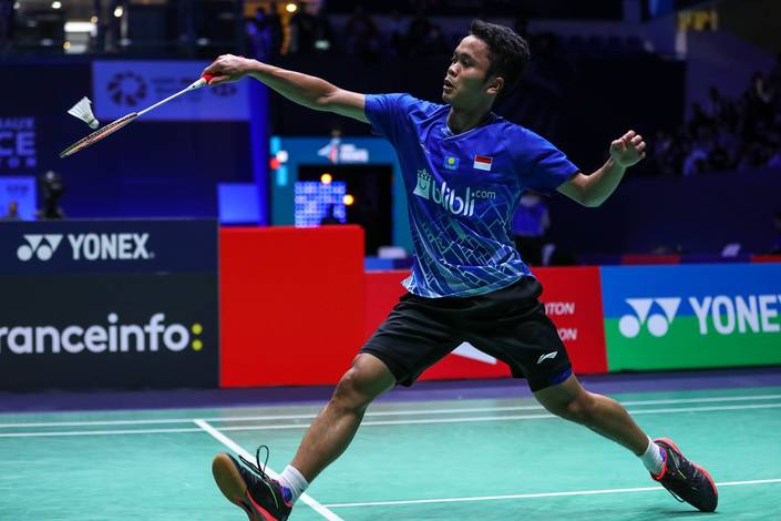 Anthony Sinisuka Ginting (Indonesia) mengembalikan shuttlecock. Anthony Sinisuka Ginting (Indonesia) mengembalikan shuttlecock.