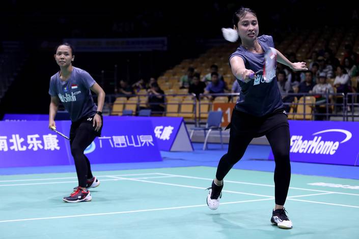 Rizki Amelia Pradipta/Della Destiara Haris (Indonesia) menghadang serangan. Rizki Amelia Pradipta/Della Destiara Haris (Indonesia) menghadang serangan.